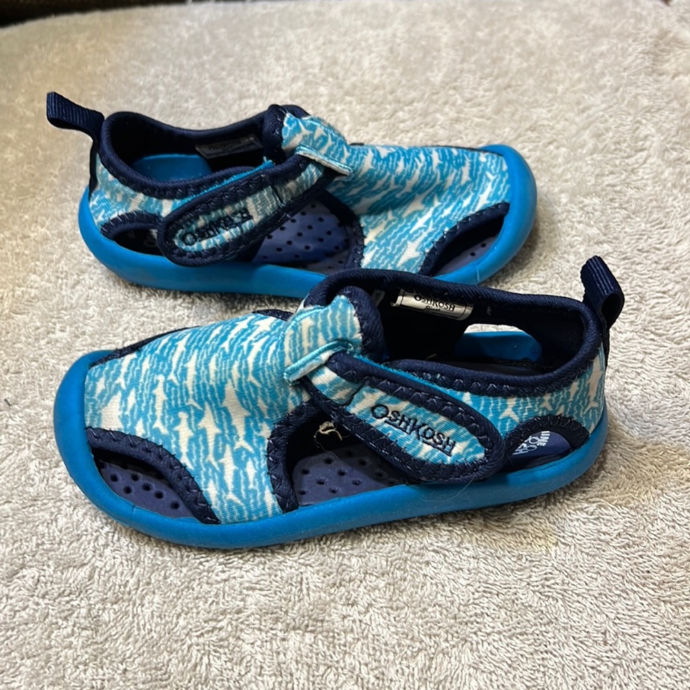 OshKosh B’Gosh water sandals